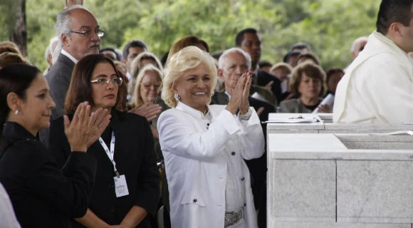 Hebe inaugura capela