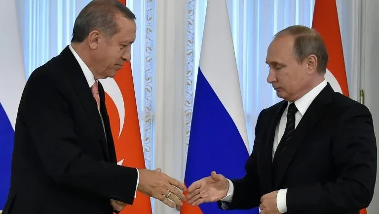 Turquia e Rússia concordam em acelerar ajuda humanitária em Aleppo