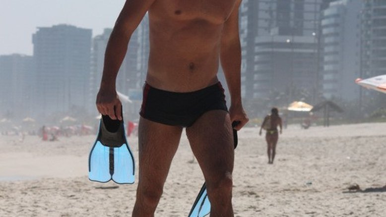 Victor Pecoraro na praia