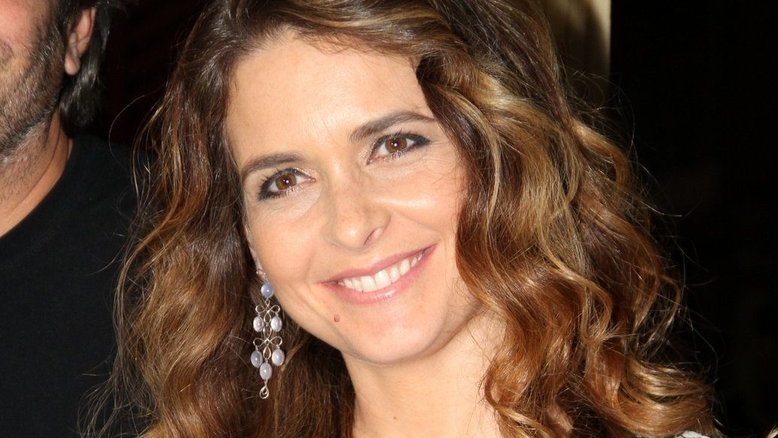 Claudia Abreu fala pela primeira vez sobre morte do sogro