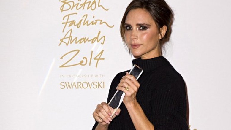 Para divulgar coleção, Victoria Beckham posta nudez no Instagram; fãs questionam