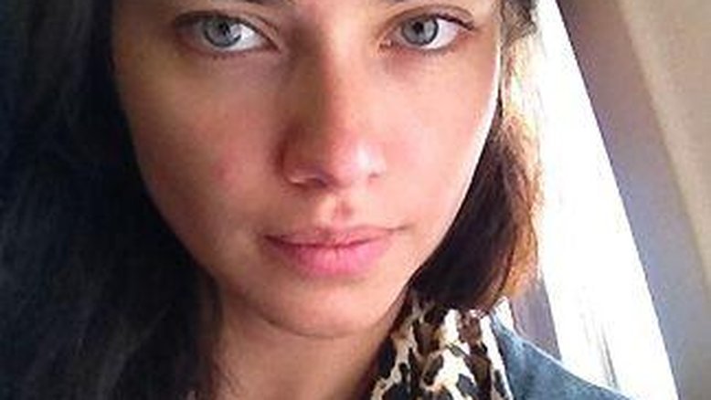 Adriana Lima sem maquiagem