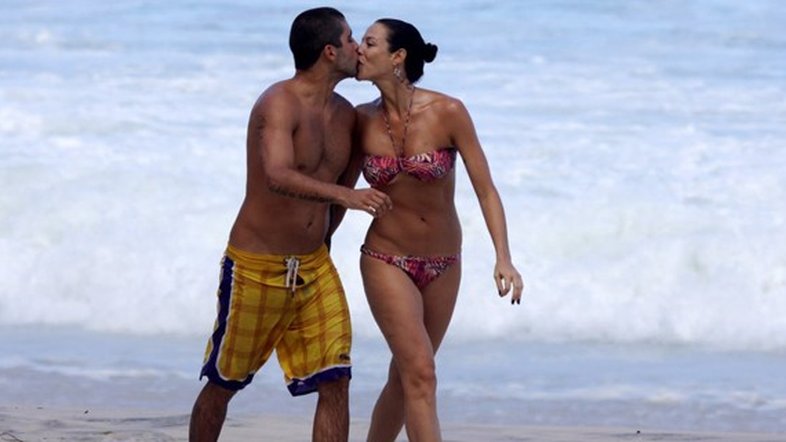 Luana e Pedro na praia