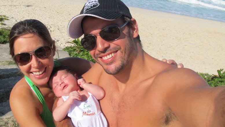 Dani Monteiro mostra filha de 1 mês