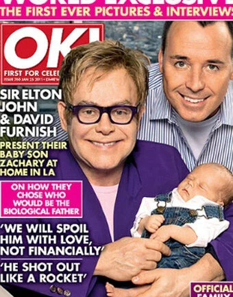 Elton John apresenta o filho
