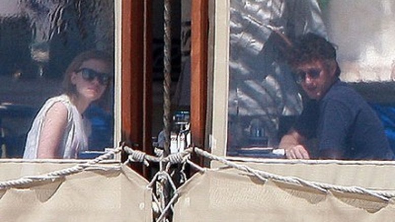 Sean Penn não queria namorar Scarlett Johansson