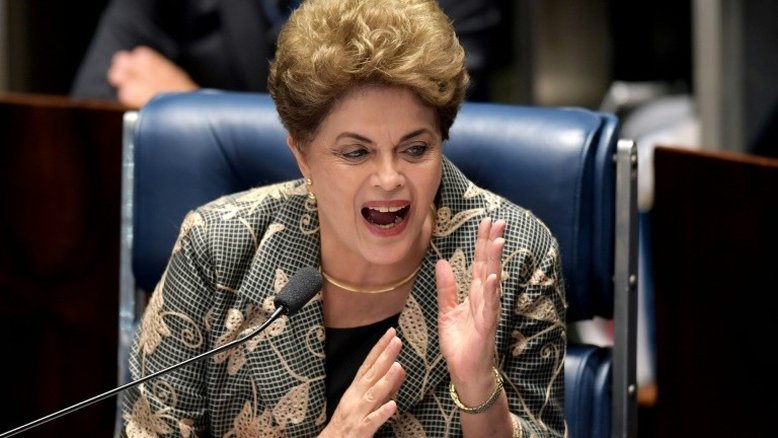 Cenas de um dia histórico: Dilma enfrenta seus acusadores