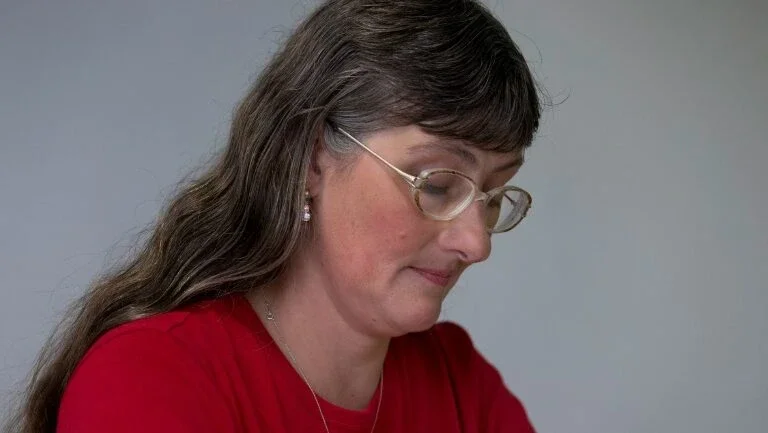Mãe lança campanha para repatriar britânico que tentou pegar arma durante comício de Trump