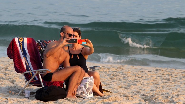 Deborah Bloch na praia
