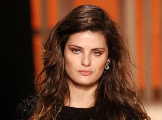 Isabeli Fontana: papo sobre Castelli