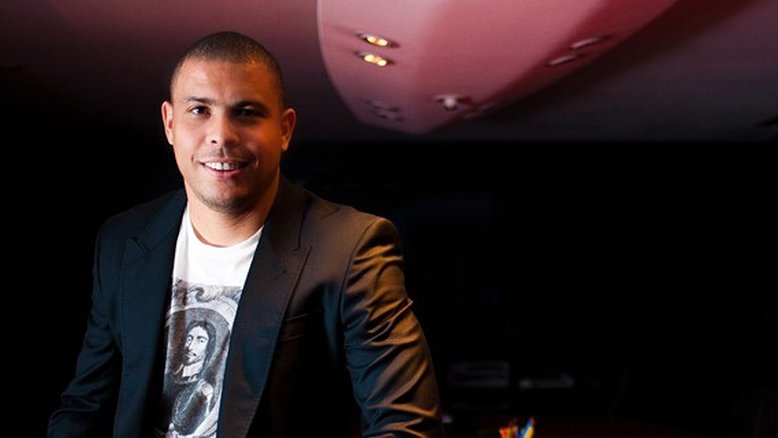 Ronaldo parabeniza Bono
