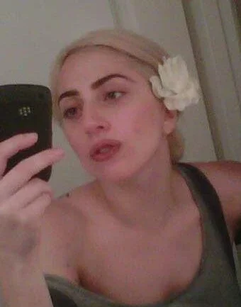 Lady Gaga sem maquiagem