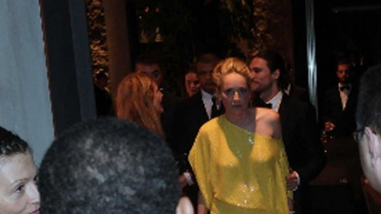 Sharon Stone bem acompanhada