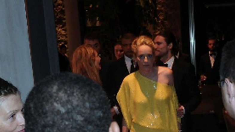 Sharon Stone bem acompanhada
