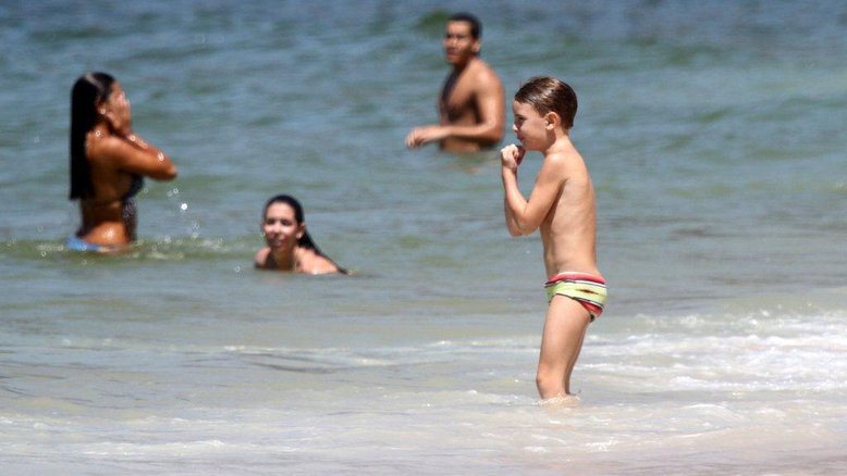 Na praia com Glenda