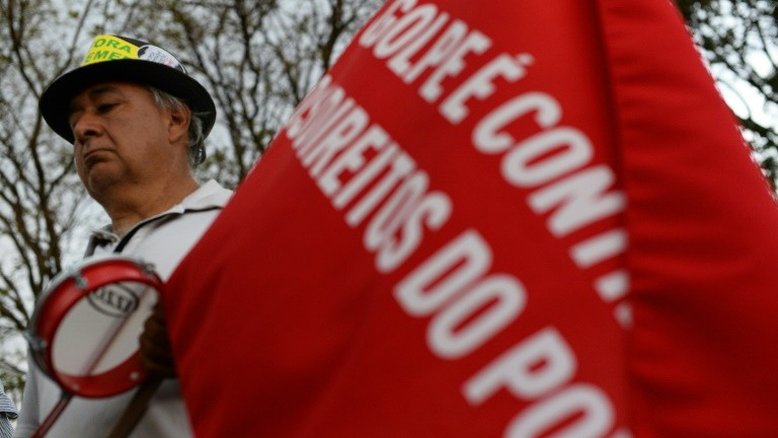 Apoiadores de Dilma lutam até último minuto contra sua destituição