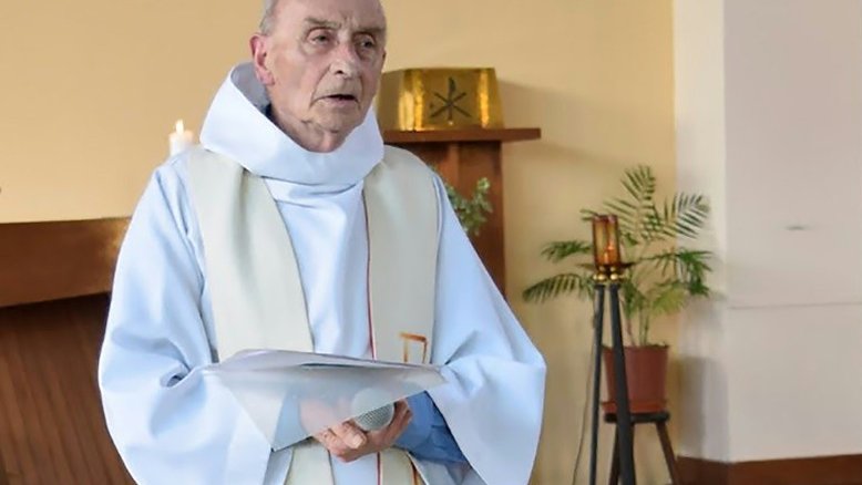 Acusado suspeito de vínculo com autores de assassinato de padre francês
