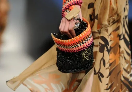 Alberta Ferretti colorida para o verão