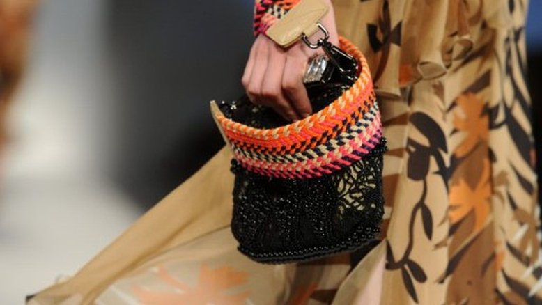 Alberta Ferretti colorida para o verão