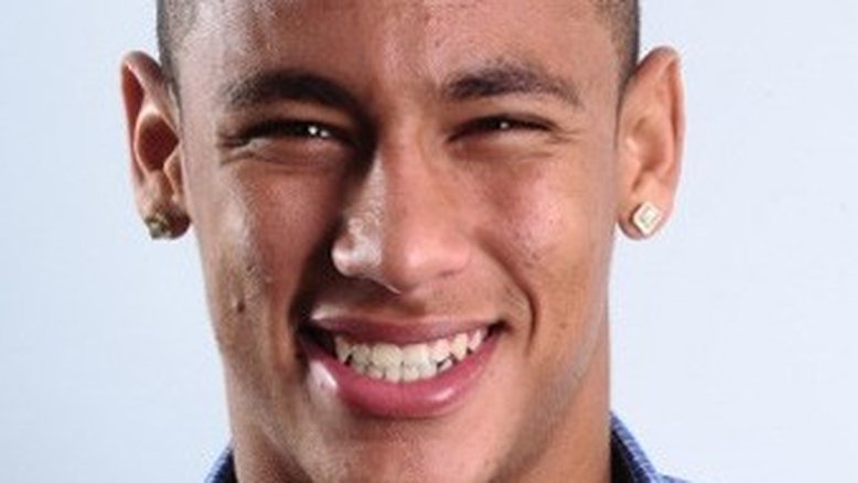 Neymar: tratamento contra acne