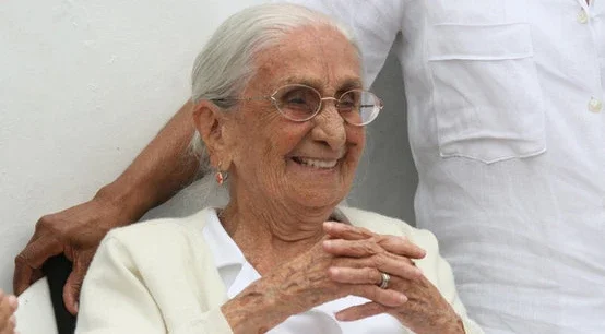 Morre Dona Canô