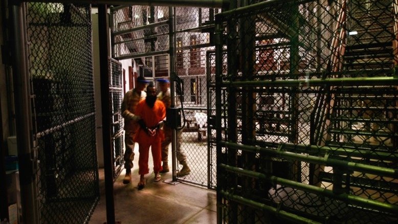 Emirados Árabes recebem 15 presos de Guantánamo