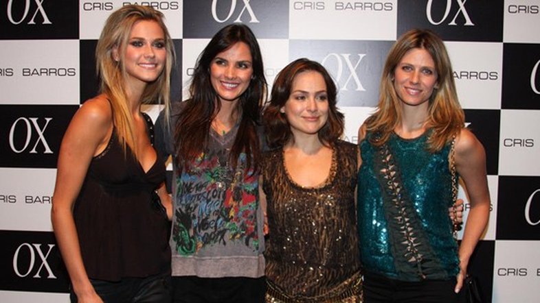 Badalação no desfile de Cris Barros