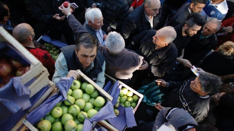 Argentina: produtores protestam distribuindo 10 toneladas de peras e maçãs