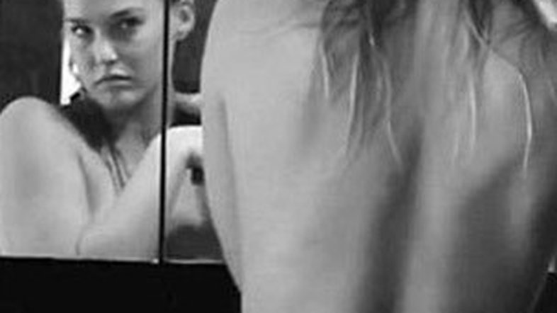 Bar Refaeli nua
