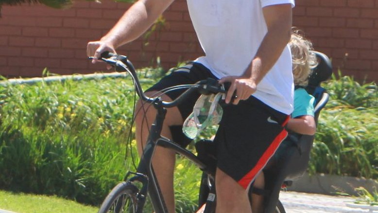 Thiago Lacerda pedalando