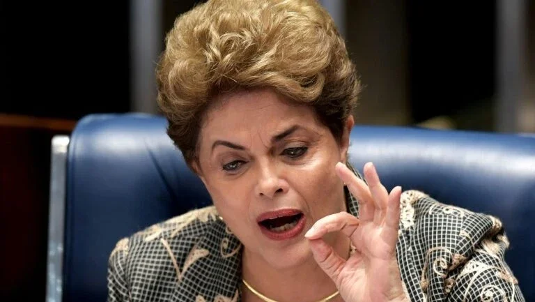Dilma convoca o Senado: 
