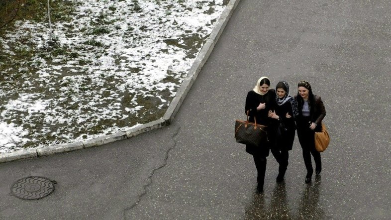 Clérigo muçulmano pede ablação de todas as mulheres na Rússia