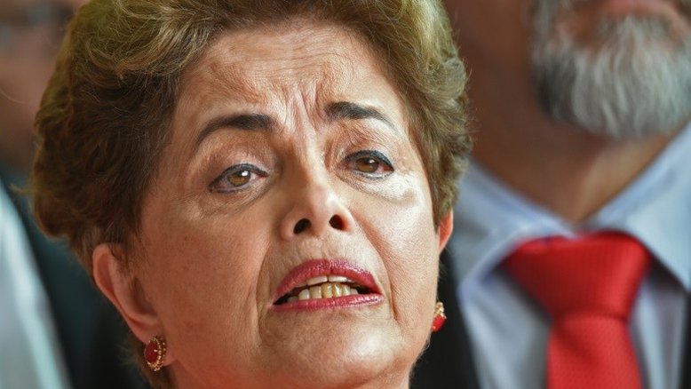 Dilma é afastada da Presidência resistindo até o fim