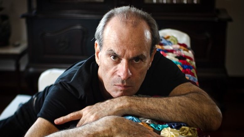 'Achavam que um homem de 80 anos não poderia estar naquela situação', diz Ney Matogrosso sobre nude vazado
