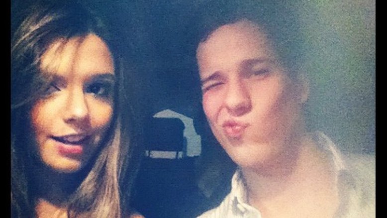 Giovanna Lancellotti curte balada com amigo