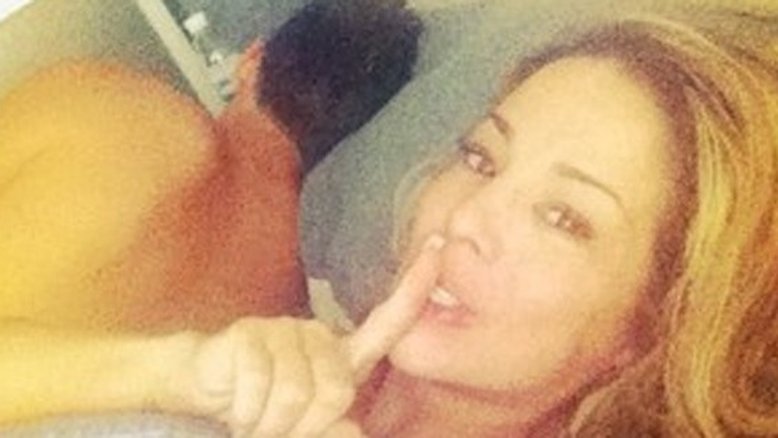 Na cama com Dani Winits