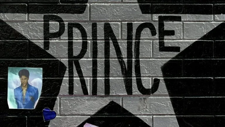 Família anuncia show em homenagem a Prince em outubro