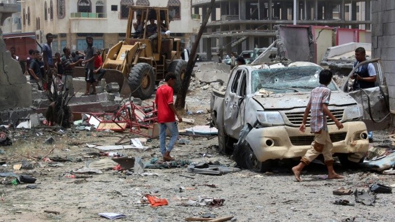 Atentado reivindicado pelo EI deixa mais de 70 mortos no Iêmen