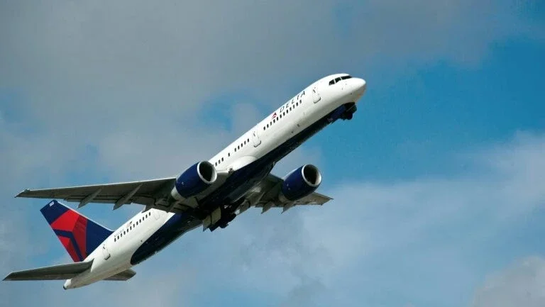 Delta libera voos em meio a confusão em aeroportos