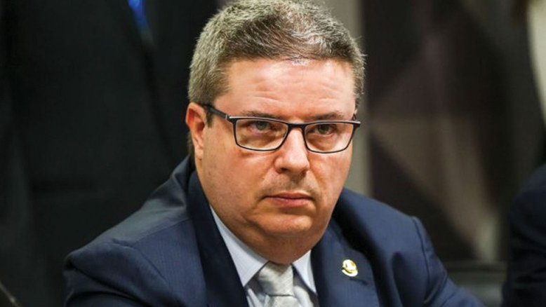 Antonio Anastasia recebe convites e pode deixar o PSDB