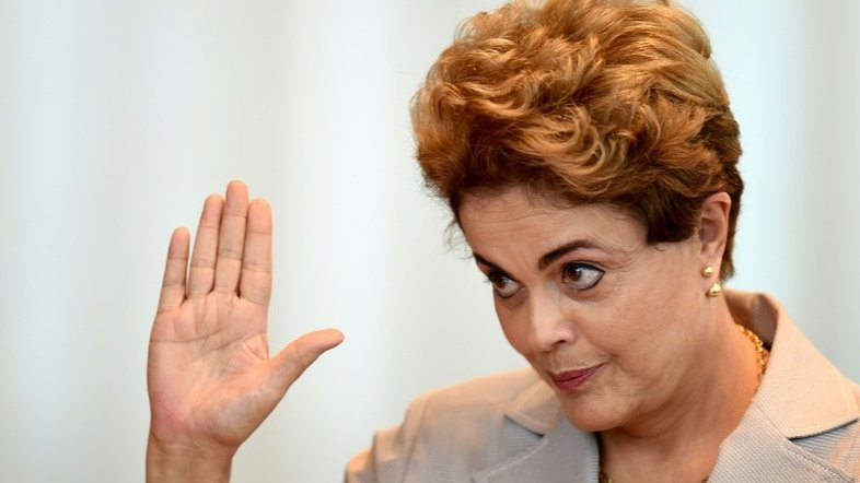 Comissão do Senado vota a favor do impeachment de Dilma