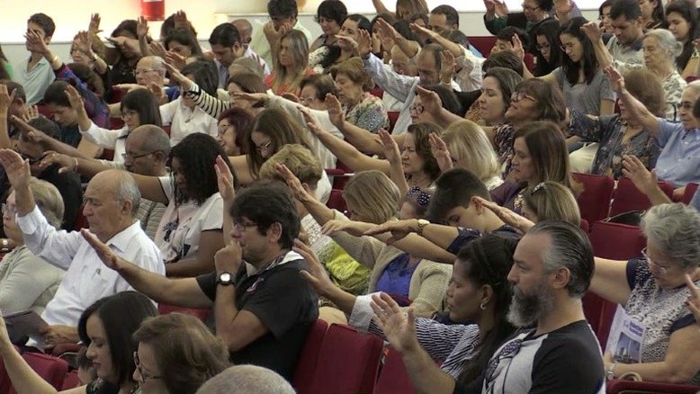 Igrejas querem usar reforma tributária para impedir recolhimento de tributos