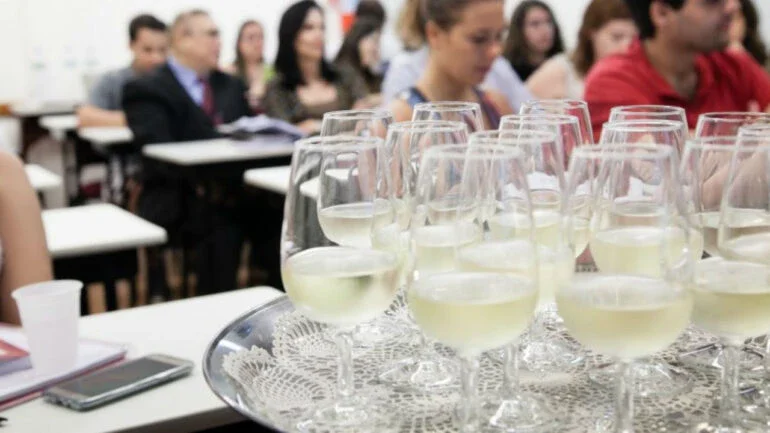 Cursos de vinho estão com as inscrições abertas no RJ