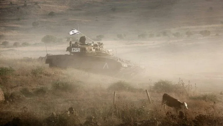 Bombardeio israelense deixa 2 feridos em Gaza após disparo de foguete
