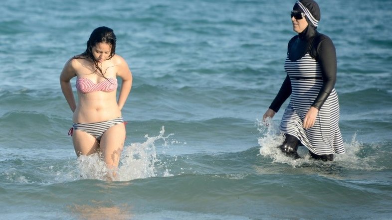 Venda de burkinis cresce em meio a debate francês