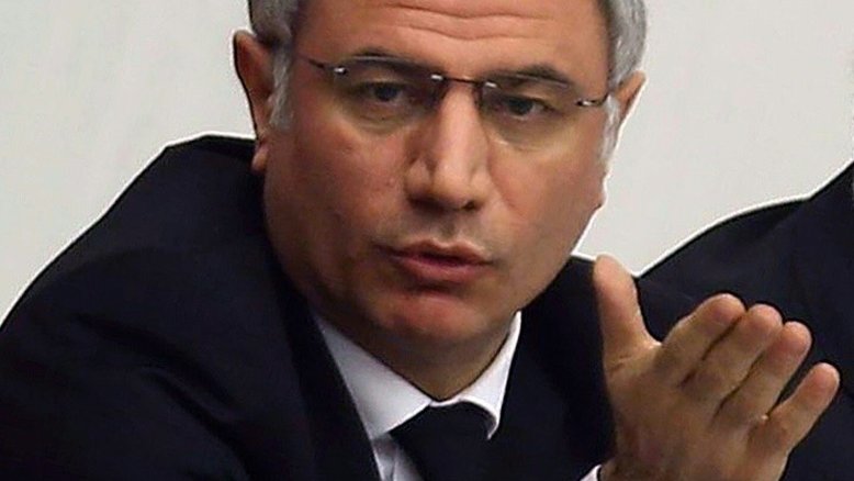 Renúncia surpreendente de ministro do Interior turco