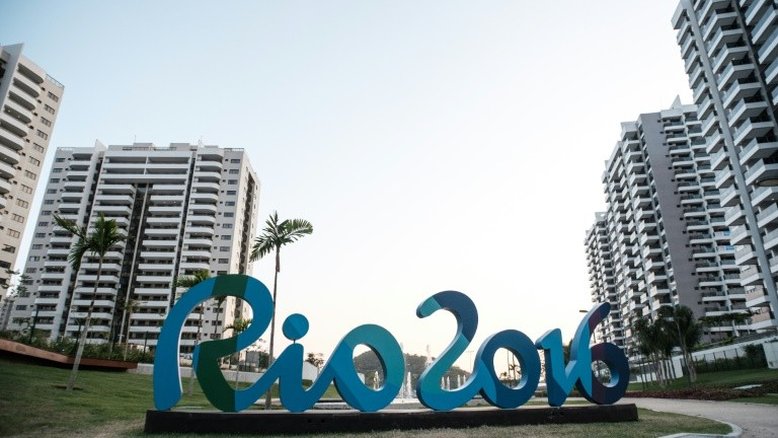 Rio encerra seus Jogos Paralímpicos com bandeiras a meio mastro