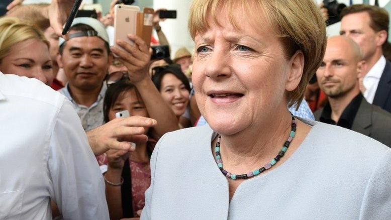 Um ano após abertura aos refugiados, Merkel enfrenta avanço da extrema direita na Alemanha