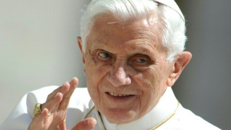 Bento XVI teve amor de juventude 'muito sério', diz jornalista