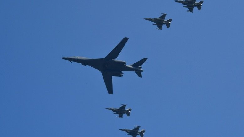 Bombardeiros americanos sobrevoam Coreia do Sul após teste nuclear do Norte